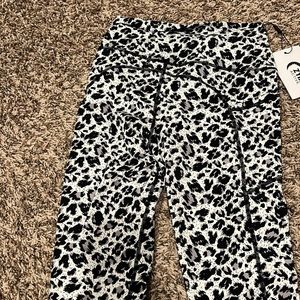 ZYIA snow leopard pocket brilliant high rise 6/8